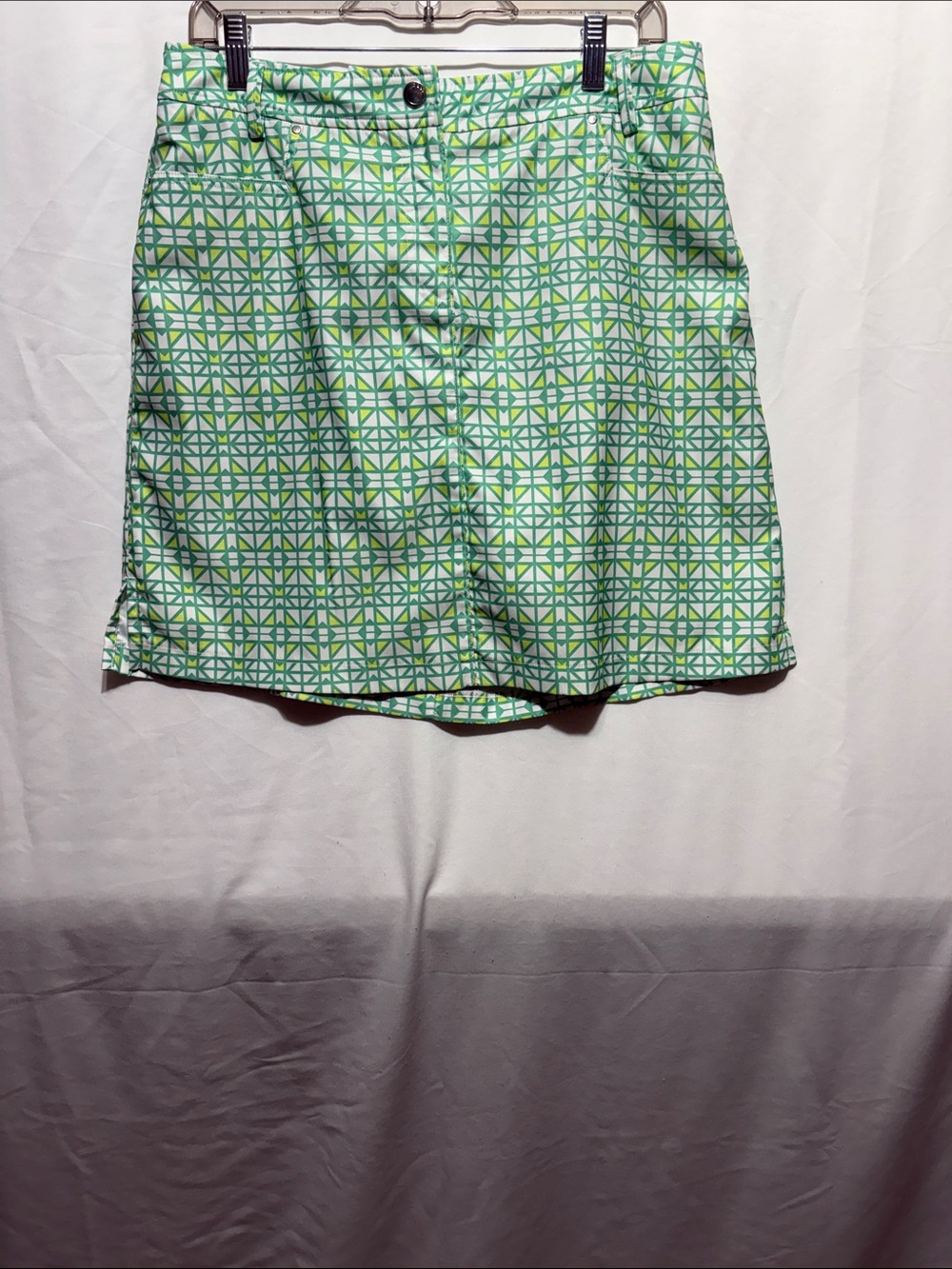 Women's Green Geometric Print Skort with Button Waist